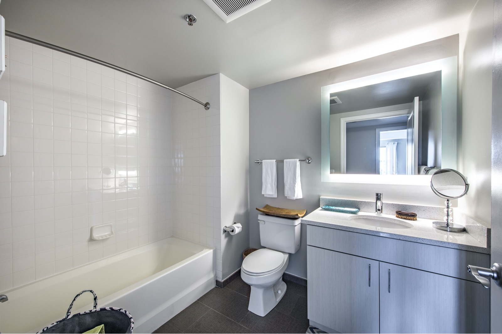 A beautifully appointed bathroom